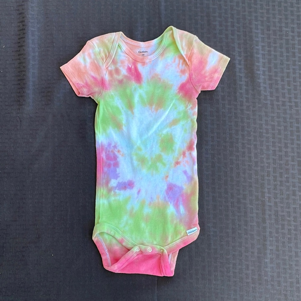 Homemade Tie Dye Onesie-W6520
